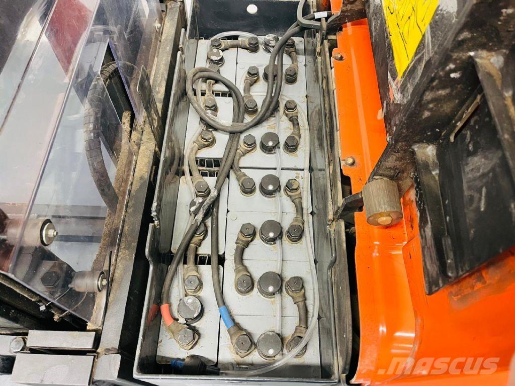 BT SPE160L Gaffelstabler med gående fører