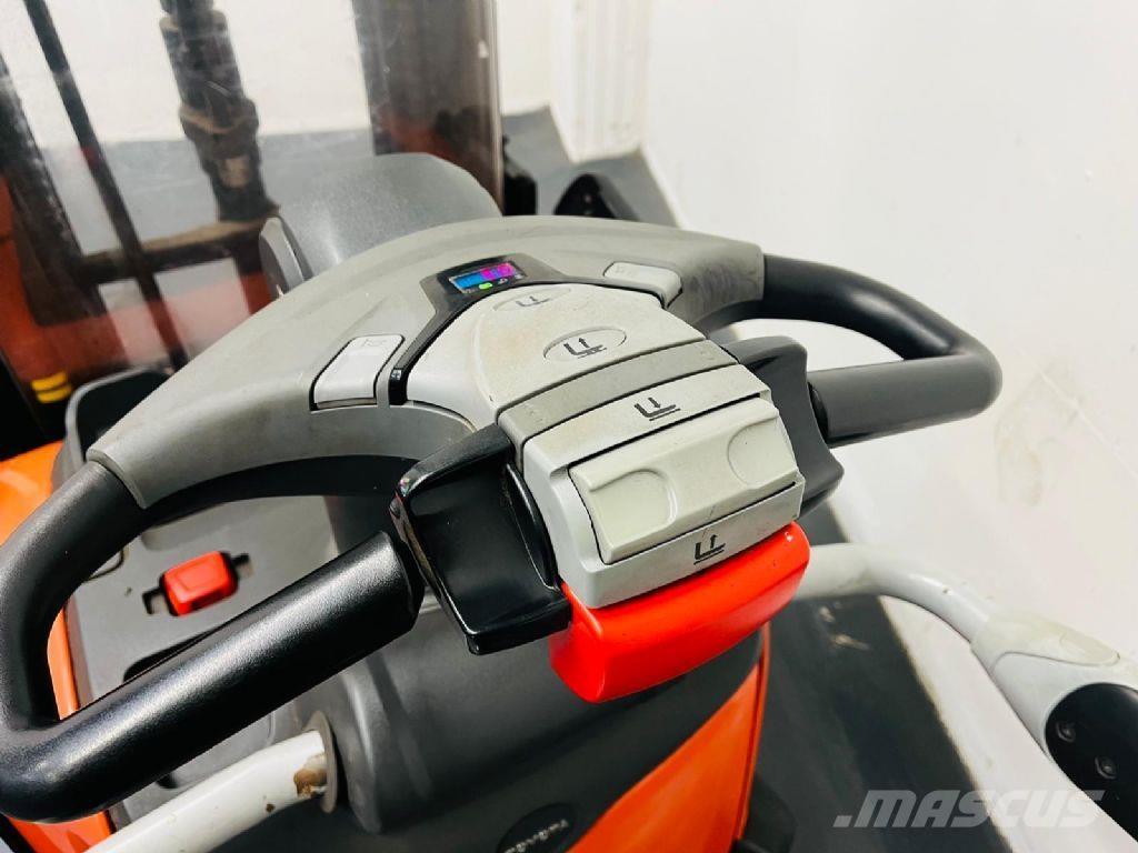 BT SPE160L Gaffelstabler med gående fører