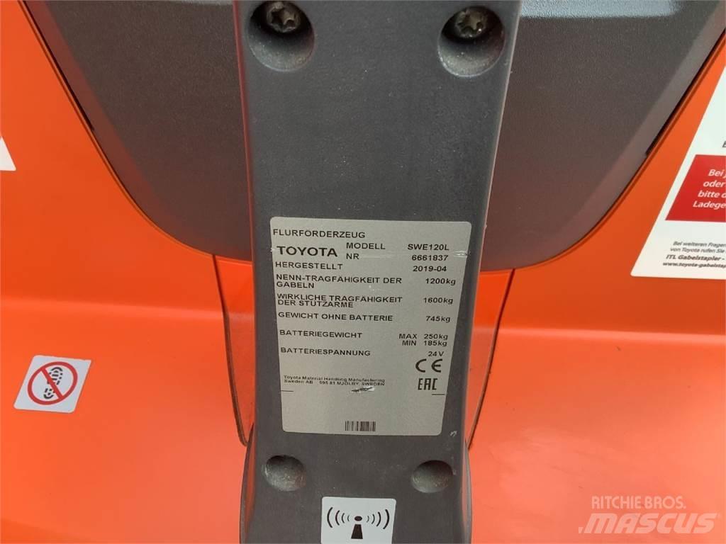 Toyota SWE120L Gaffelstabler med gående fører