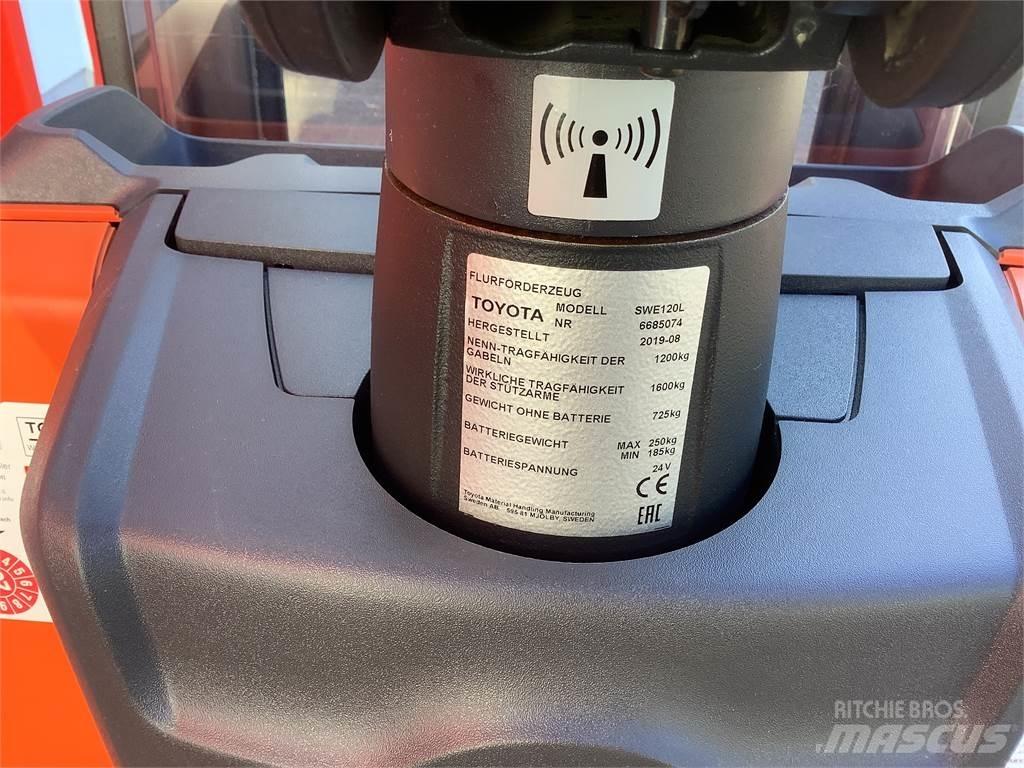 Toyota SWE120L Gaffelstabler med gående fører