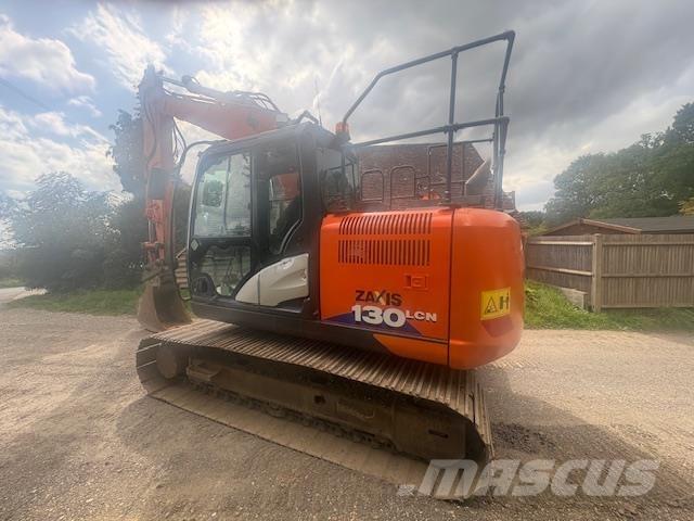 Hitachi ZX130-6 Gravemaskiner på larvebånd