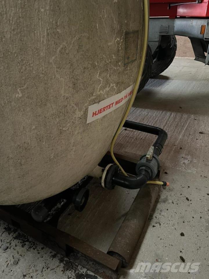  15.000 L vandtank Tragtbeholdere, blæsere og elevatorer