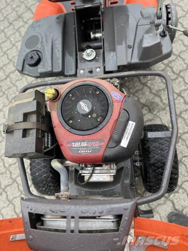 Husqvarna R13C Kompakte traktorer