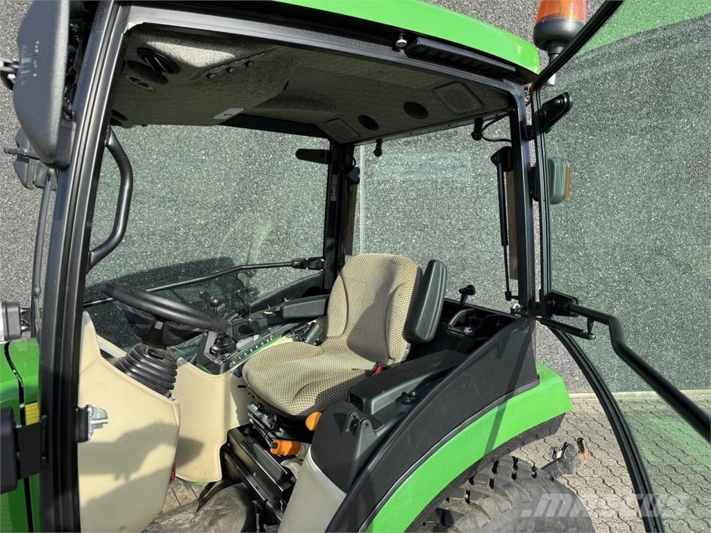 John Deere 2038R Kompakte traktorer