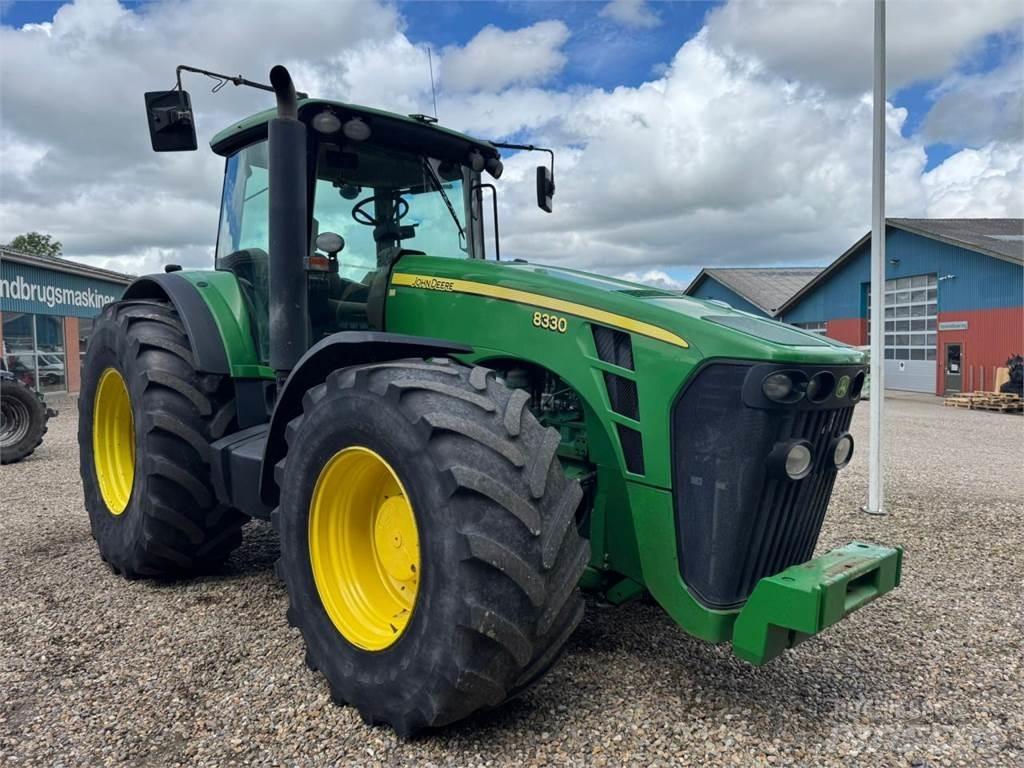 John Deere 8330 Traktorer