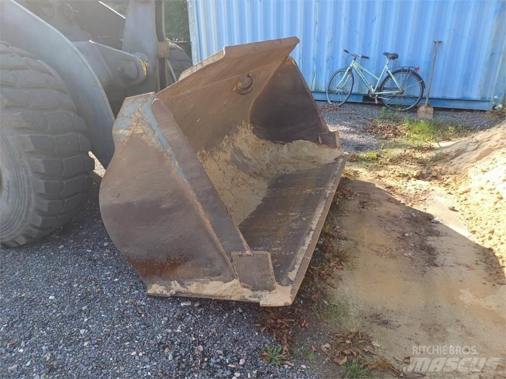 Komatsu WA270 Læssemaskiner på hjul