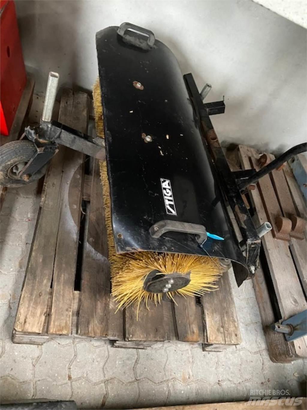 Stiga KOST 85CM Kompakte traktorer