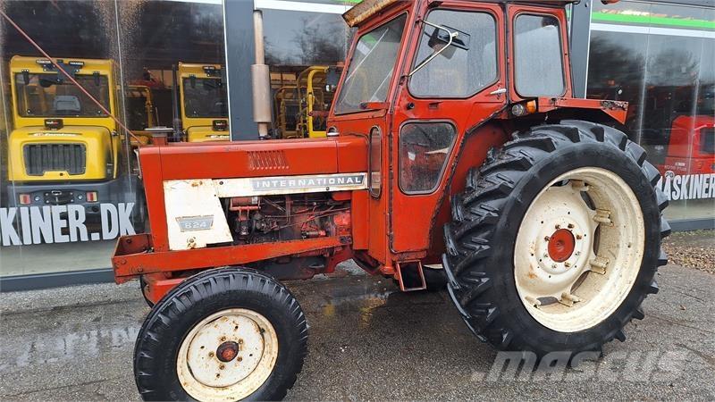 Case IH 824 Traktorer