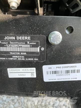 John Deere 1025R Kompakte traktorer