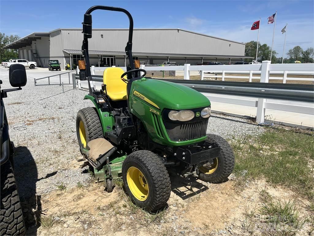 John Deere 2025R Kompakte traktorer