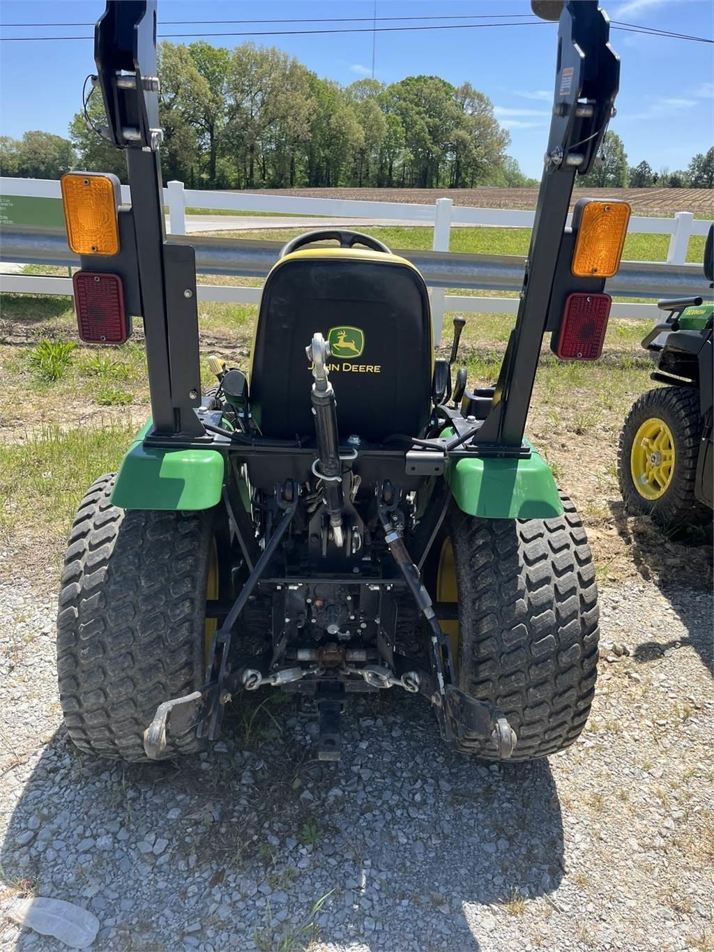 John Deere 2025R Kompakte traktorer