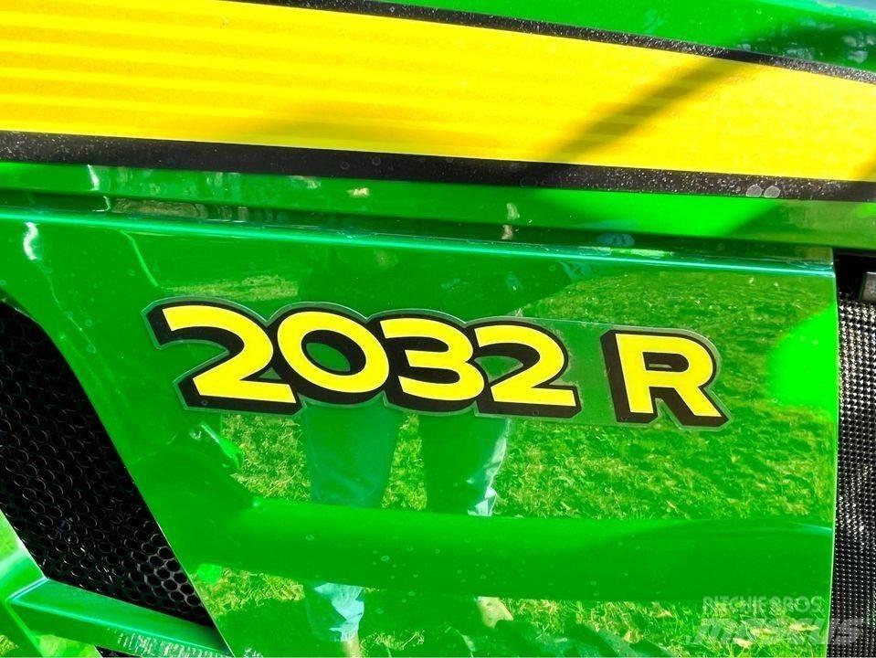 John Deere 2032R Kompakte traktorer