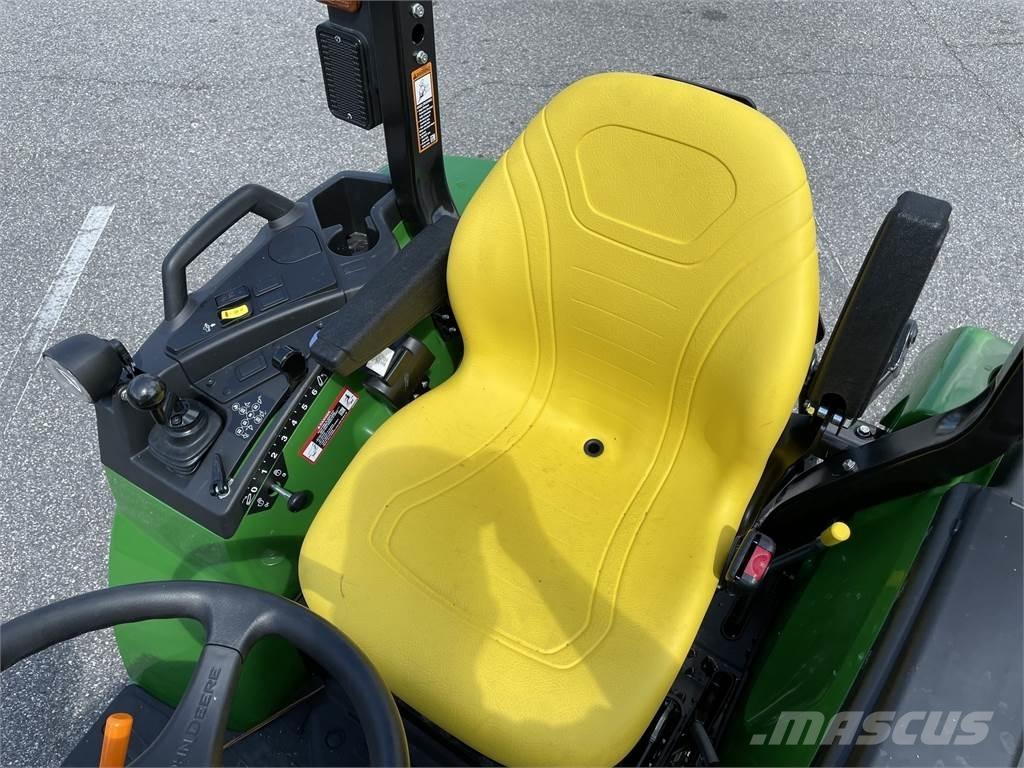 John Deere 2038R Kompakte traktorer