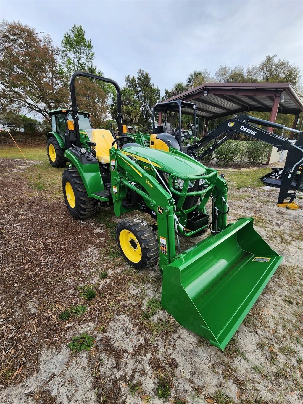 John Deere 2038R Kompakte traktorer