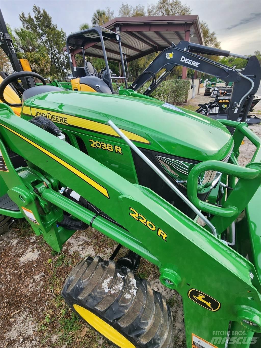John Deere 2038R Kompakte traktorer