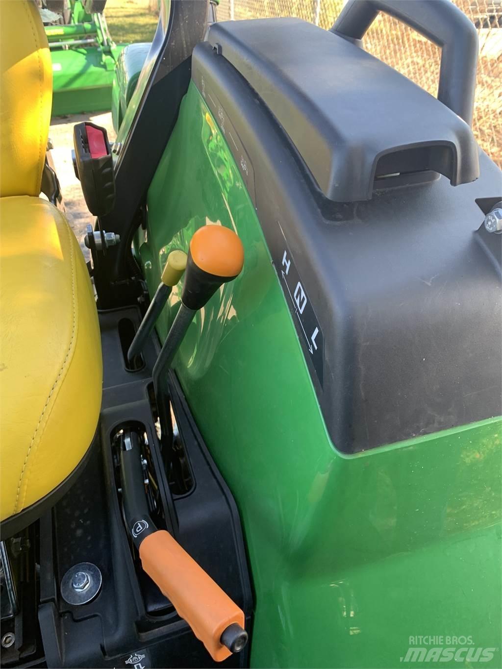 John Deere 2038R Kompakte traktorer