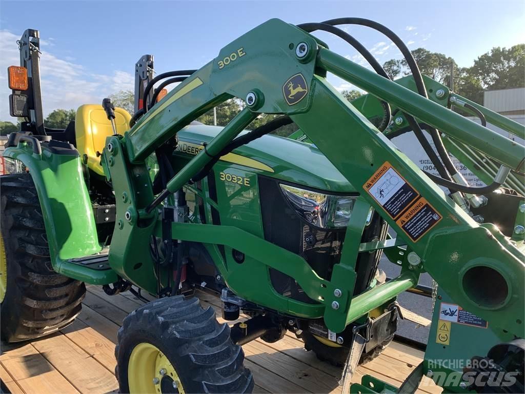 John Deere 3032E Kompakte traktorer