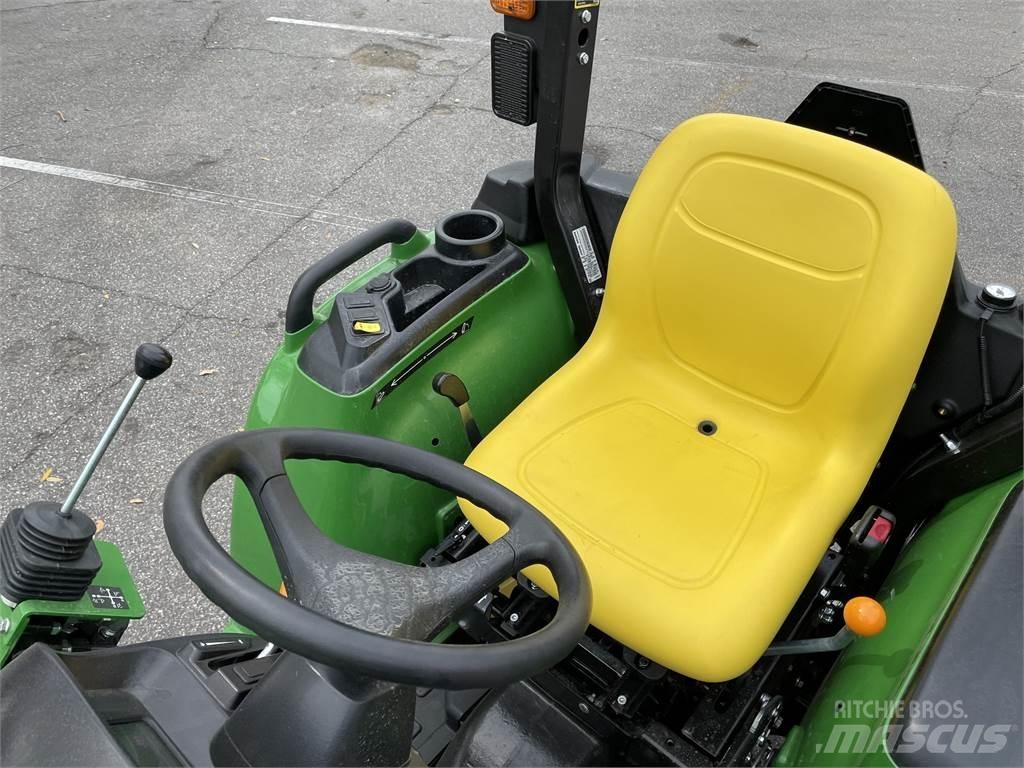 John Deere 3032E Kompakte traktorer