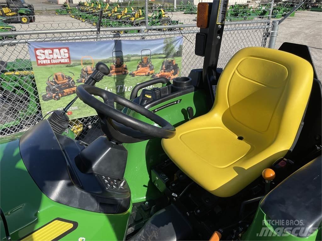 John Deere 3032E Kompakte traktorer