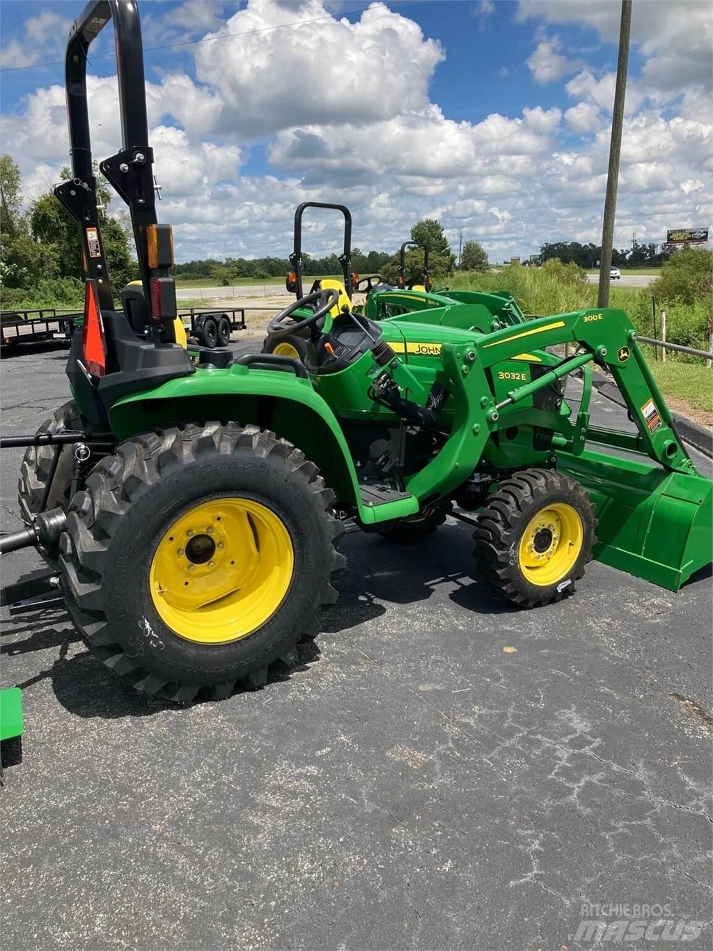 John Deere 3032E Kompakte traktorer