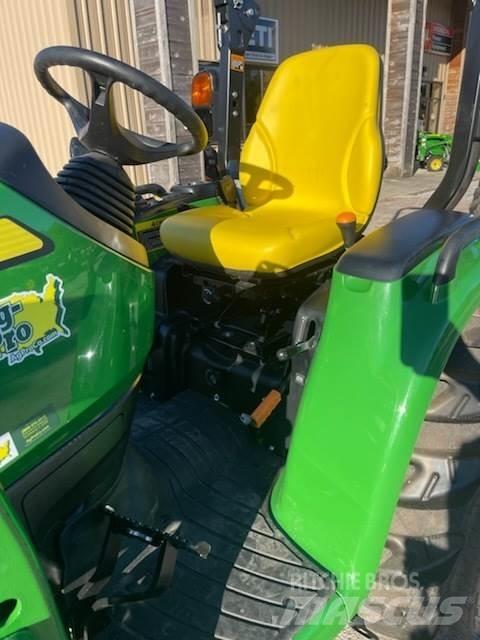 John Deere 3033R Kompakte traktorer