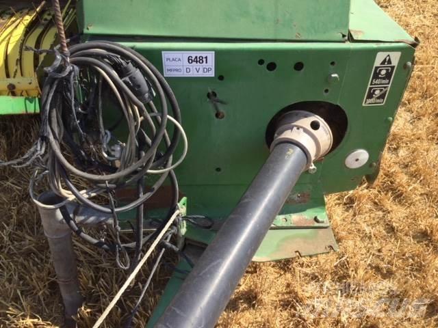 John Deere 349 Pressere til firkantede baller