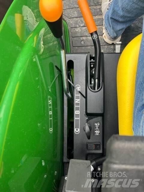 John Deere 4044R Traktorer