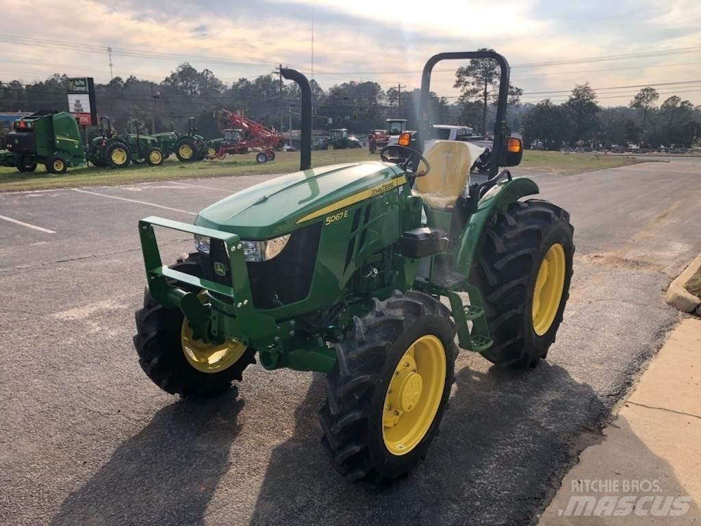 John Deere 5067E Traktorer