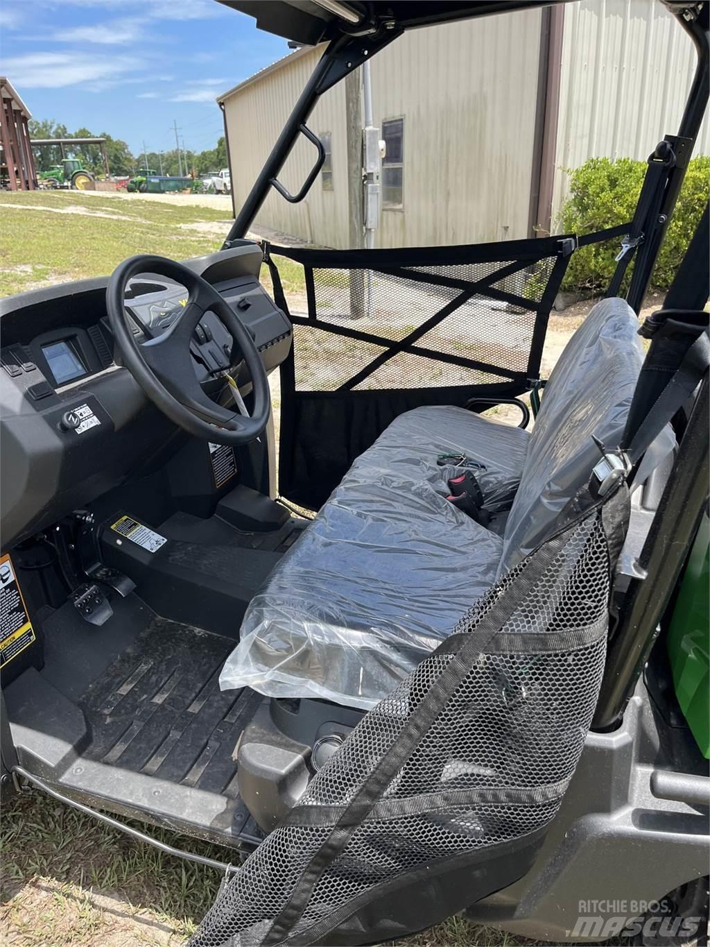 John Deere 560E Hjælpemaskiner