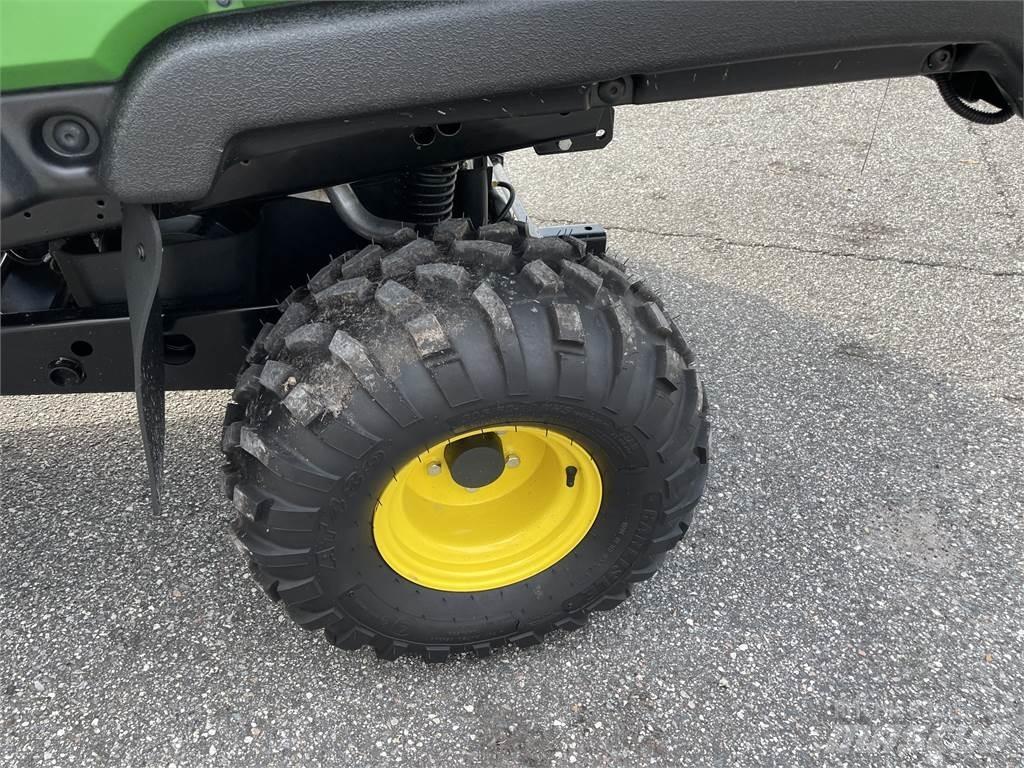 John Deere 815E Hjælpemaskiner