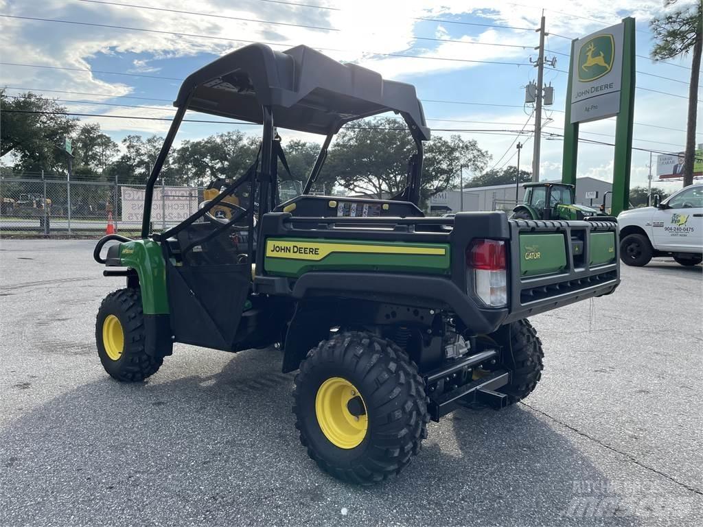 John Deere 815E Hjælpemaskiner