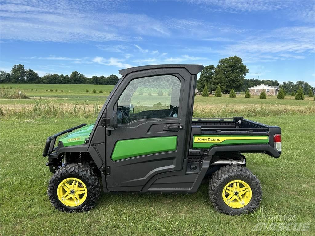 John Deere 835M Hjælpemaskiner