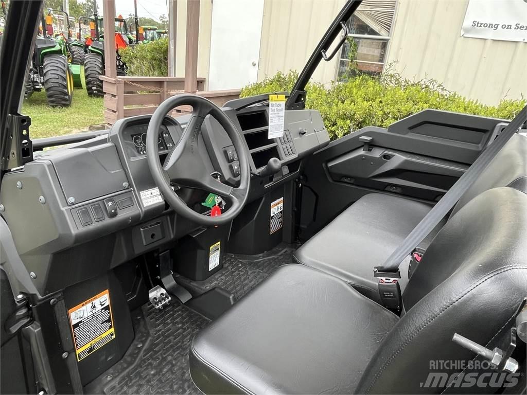 John Deere 835M Hjælpemaskiner