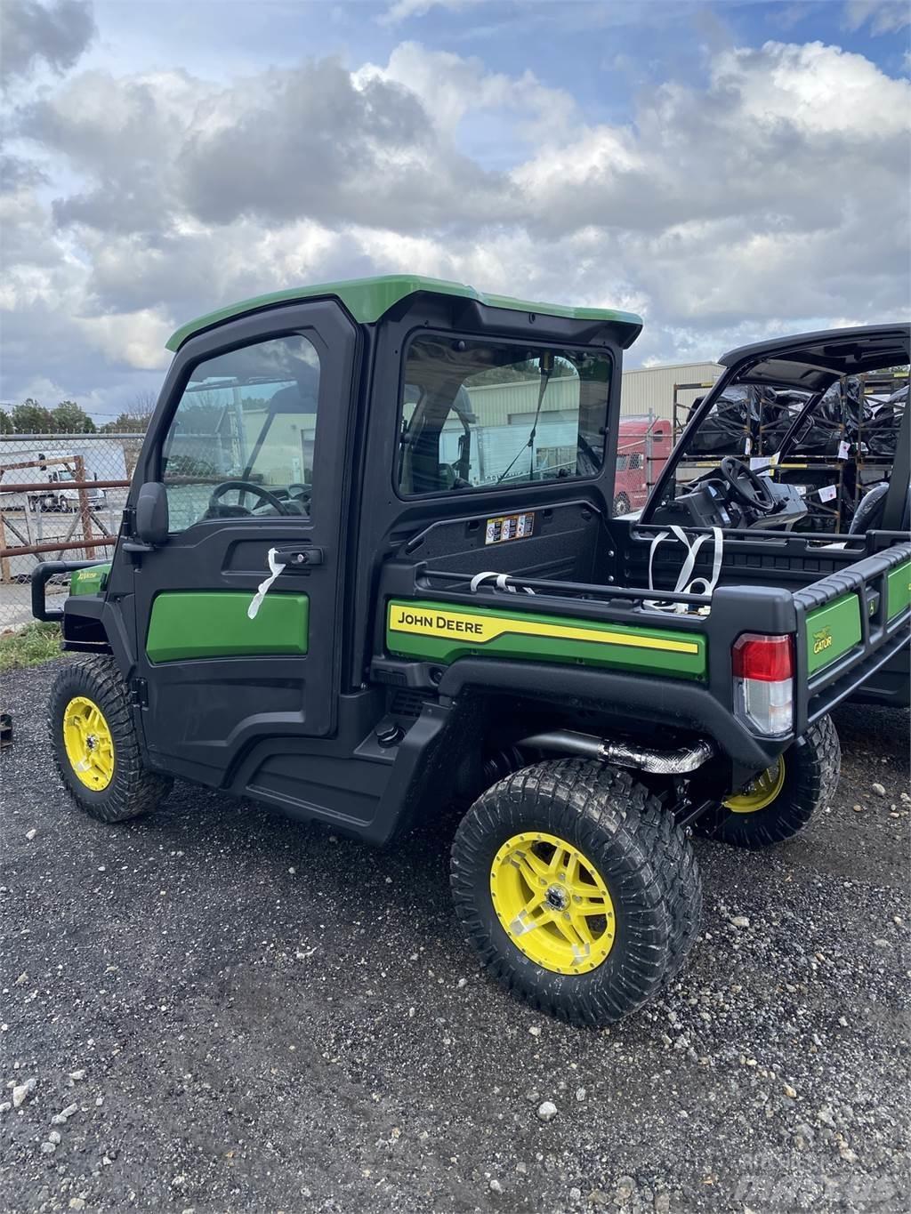 John Deere 835R Hjælpemaskiner