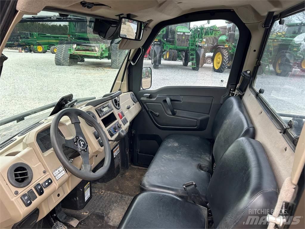 John Deere 835R Hjælpemaskiner