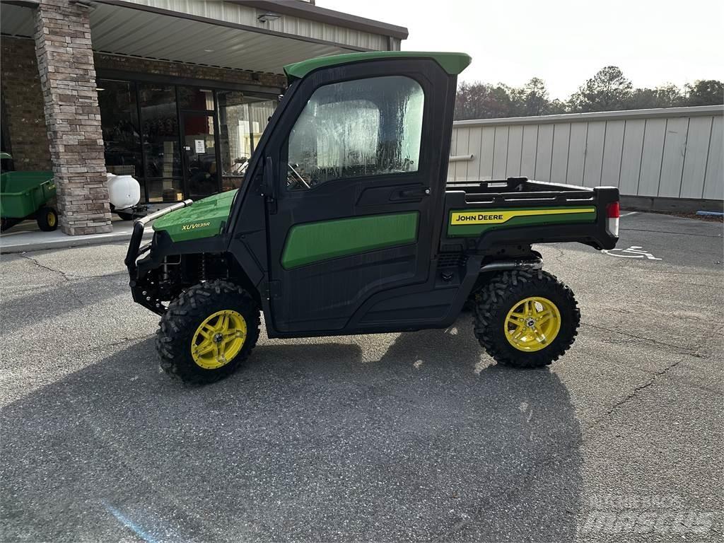 John Deere 835R Hjælpemaskiner