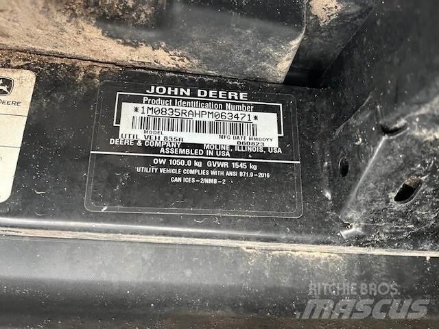 John Deere 835R Hjælpemaskiner