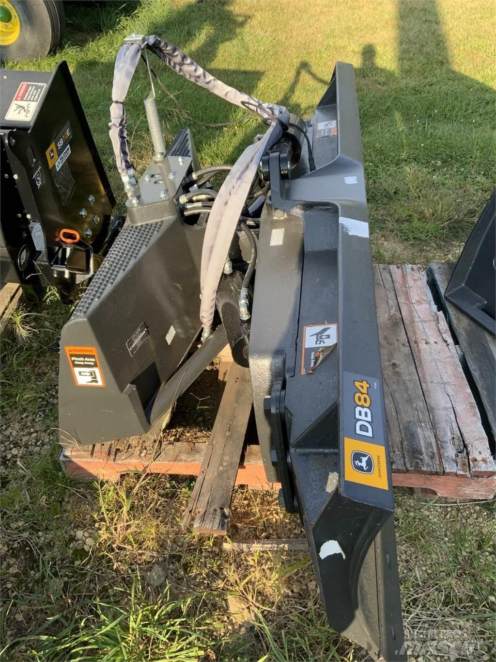 John Deere DB84 Entreprenør - Andet