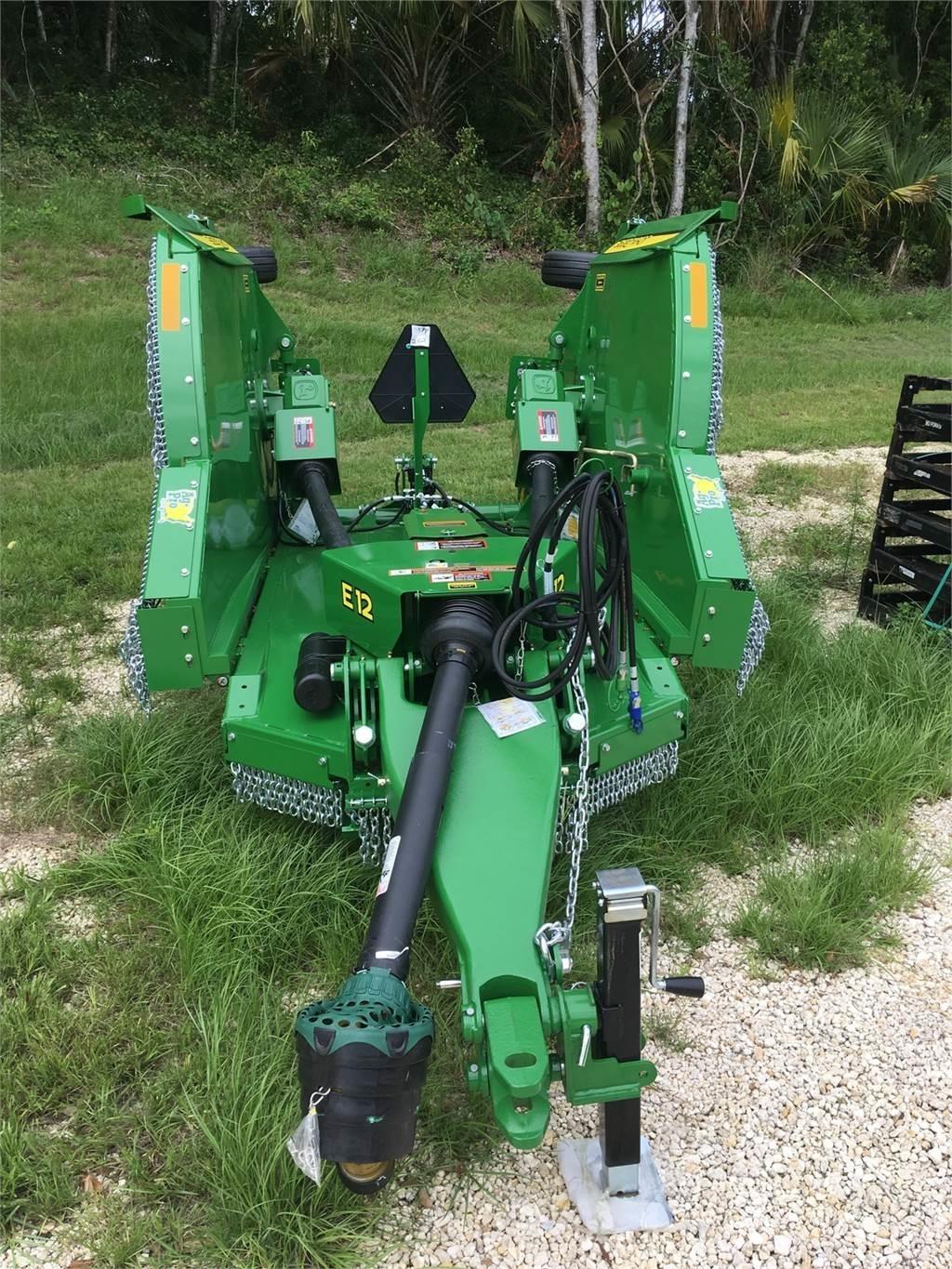 John Deere FC12E Balleskærere og -stablere