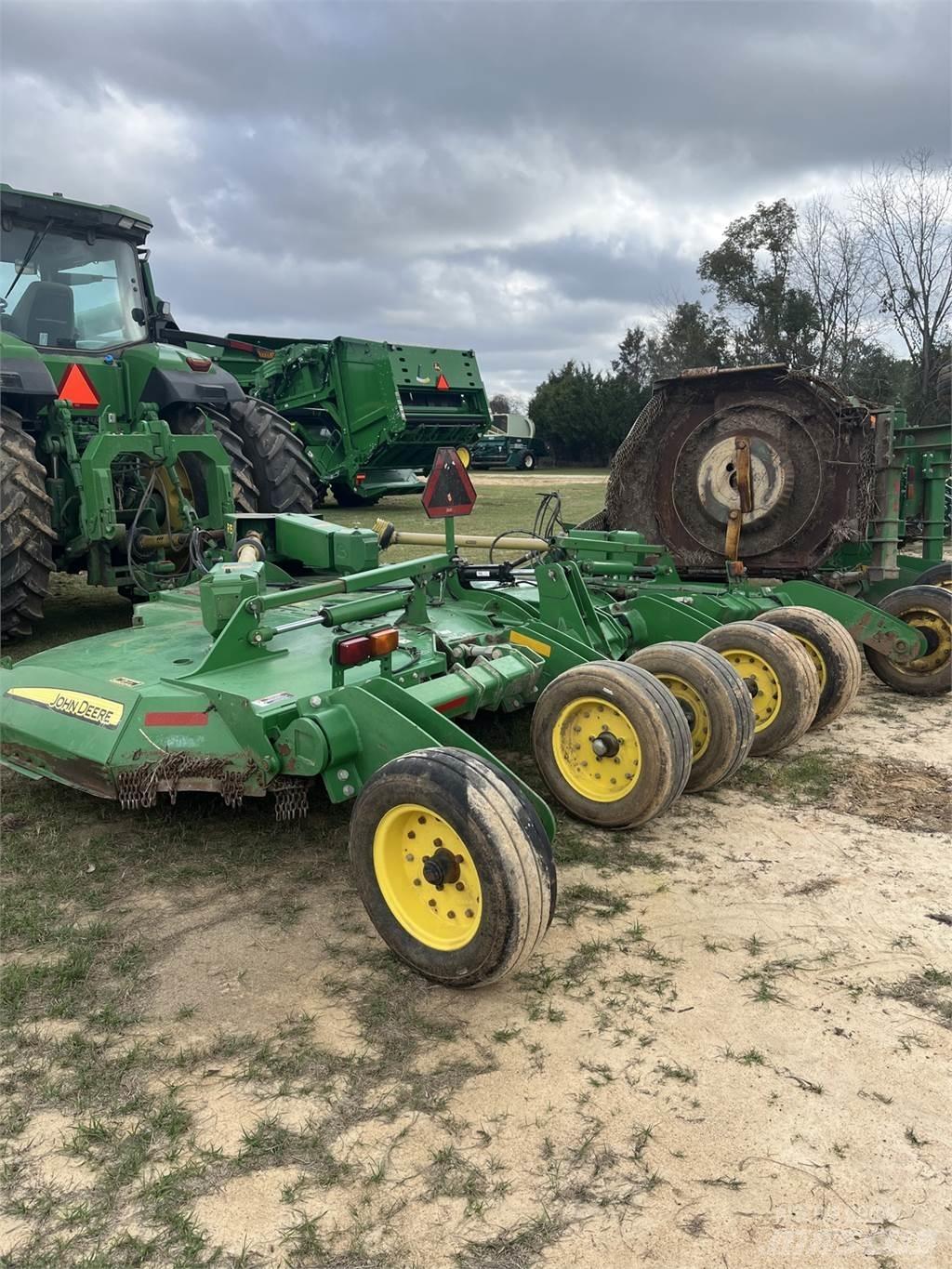 John Deere R15 Balleskærere og -stablere
