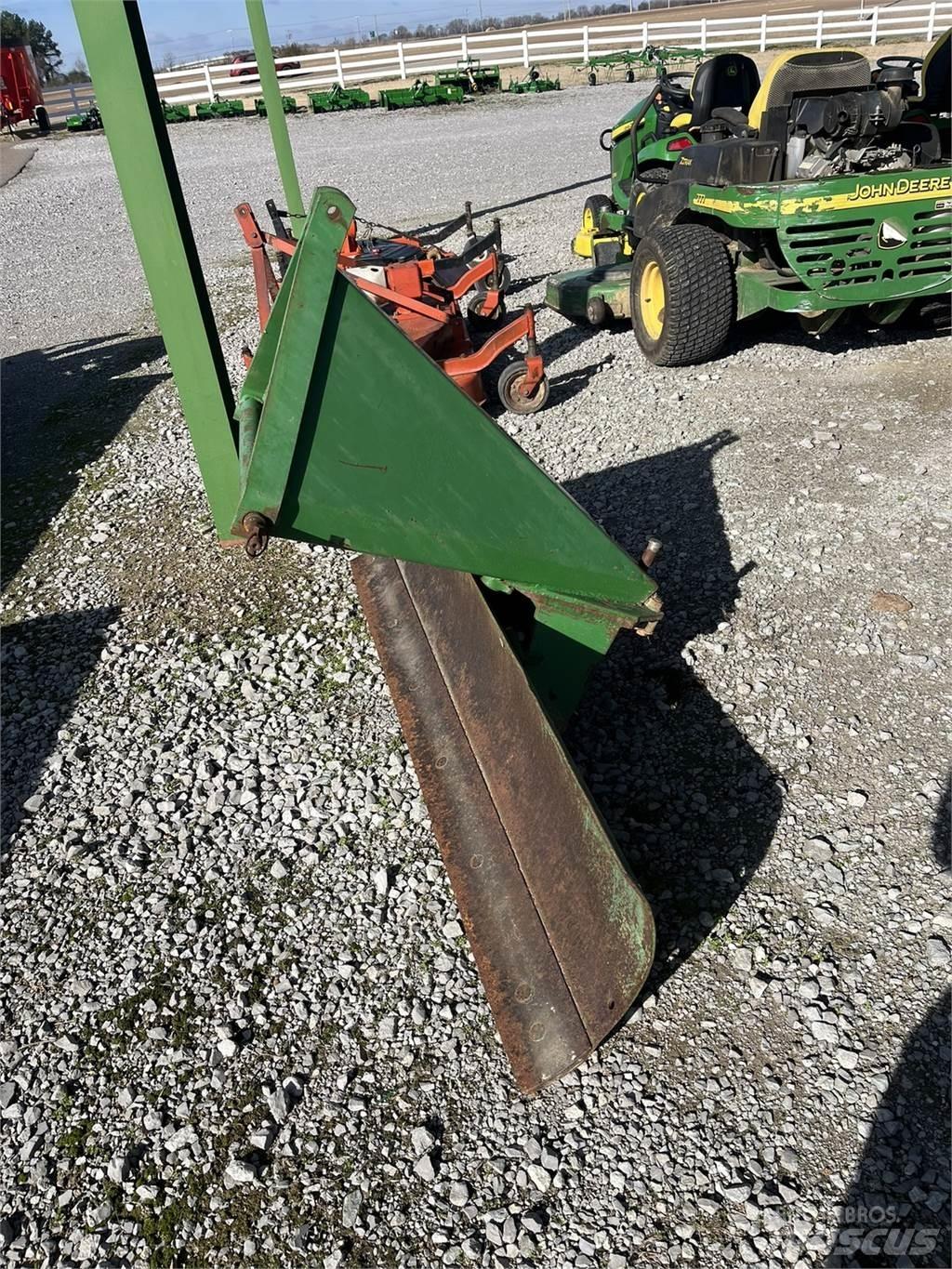 John Deere RB60 Sneskovle og -plove