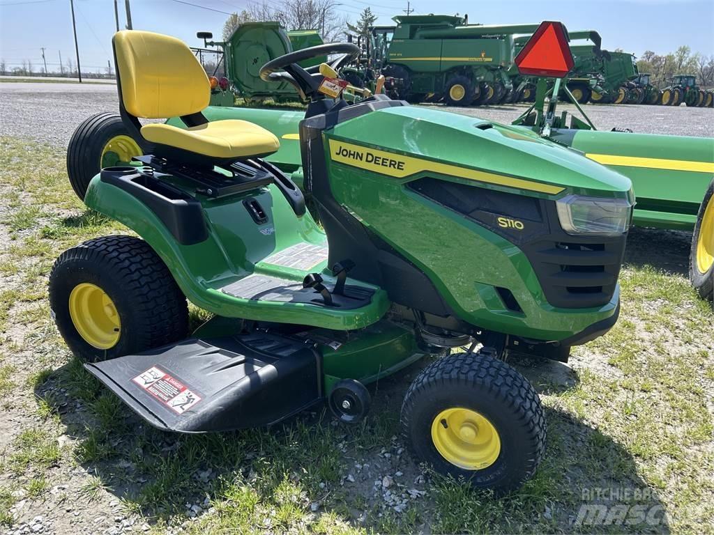 John Deere S110 Kompakte traktorer