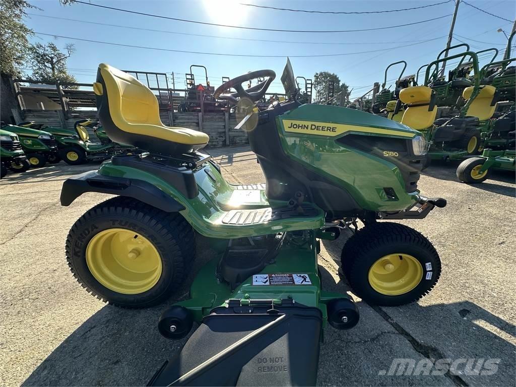 John Deere S180 Kompakte traktorer