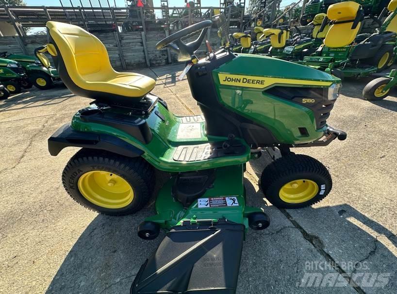 John Deere S180 Kompakte traktorer