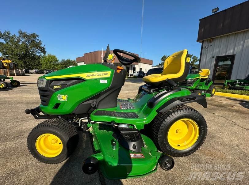 John Deere S180 Kompakte traktorer