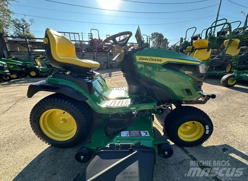 John Deere S180 Kompakte traktorer