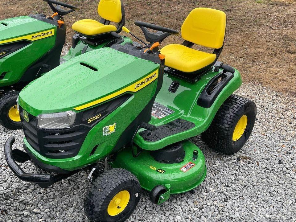 John Deere S220 Kompakte traktorer