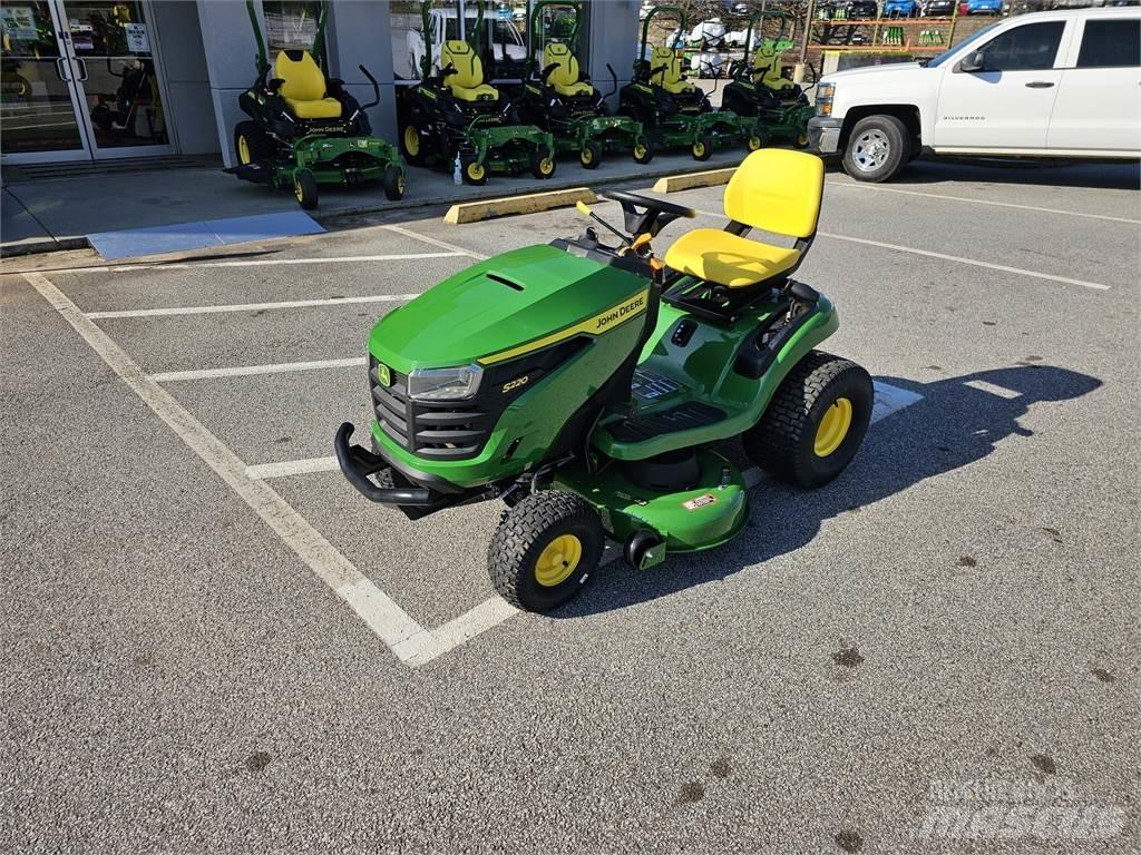 John Deere S220 Traktorklippere