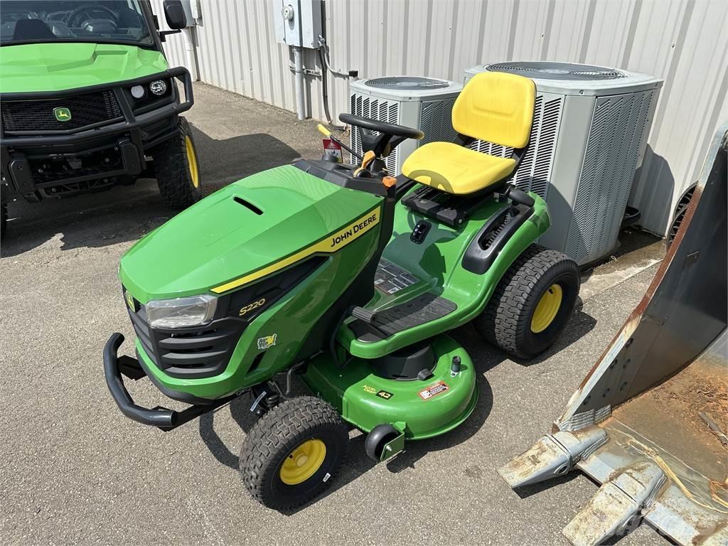 John Deere S220 Traktorklippere