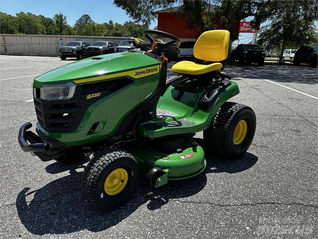 John Deere S220 Traktorklippere